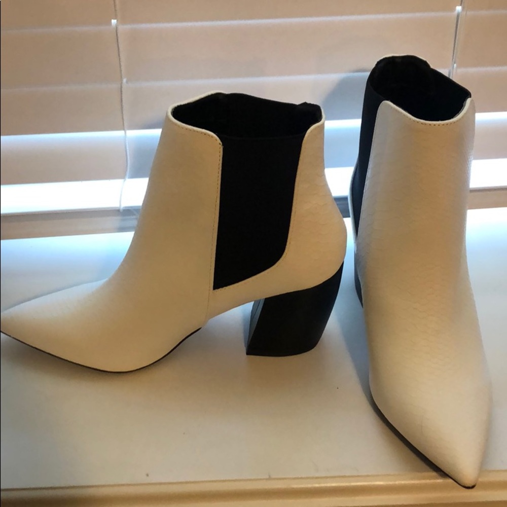 Kittenish white and black bootie